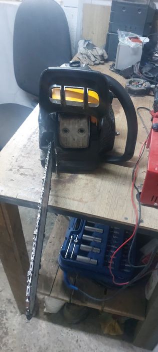 Vând drujba McCulloch CS 50 S,