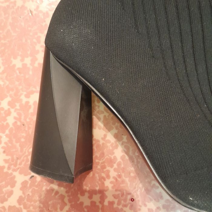 Продам б.у  полусапожки  1500тг