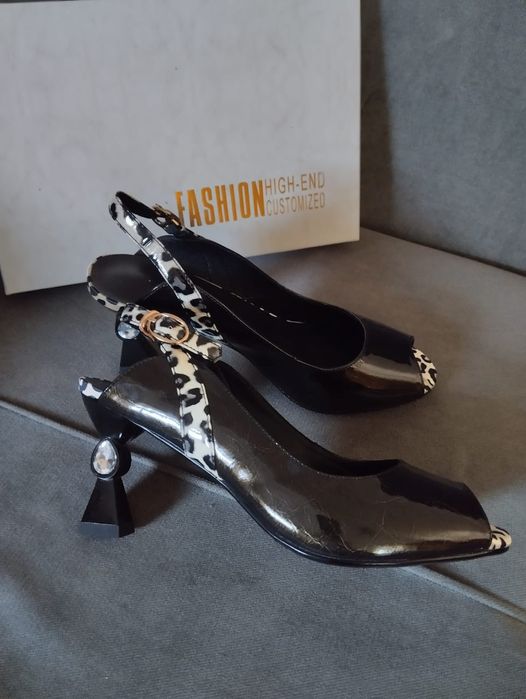 Продам туфли новые