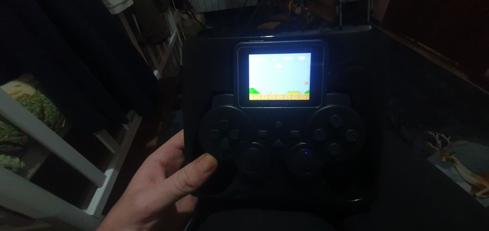 Игровая консоль с ретро играми