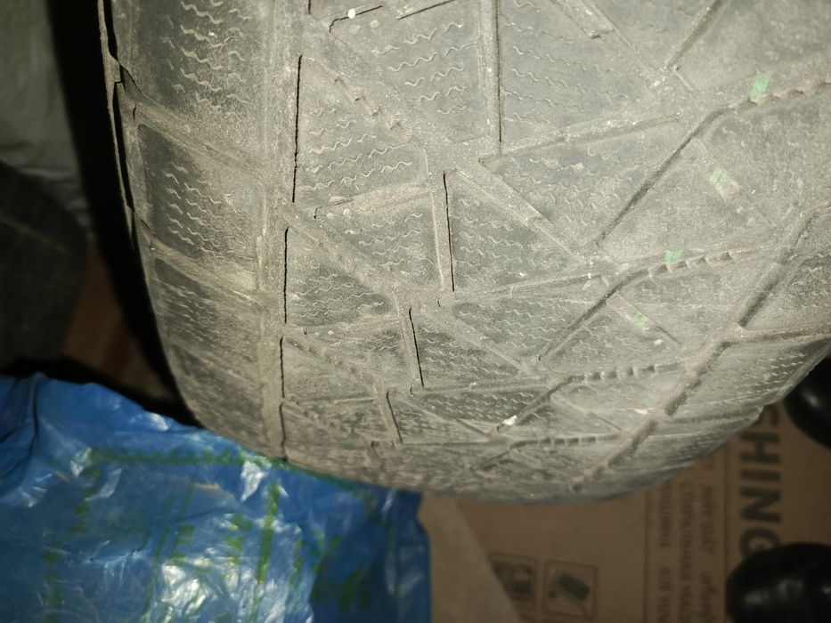 Шина зимняя Bridgestone