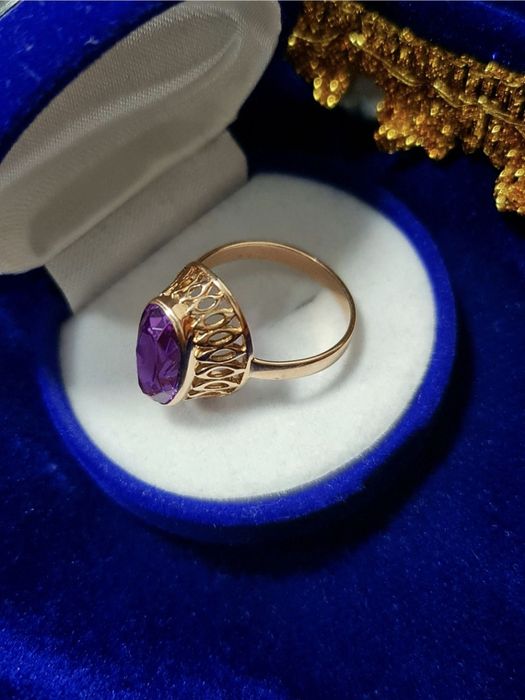 Золотое кольцо с александритом 583 пробы