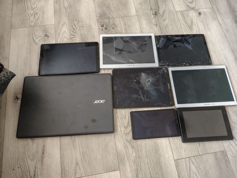 Laptop+tablete pt piese