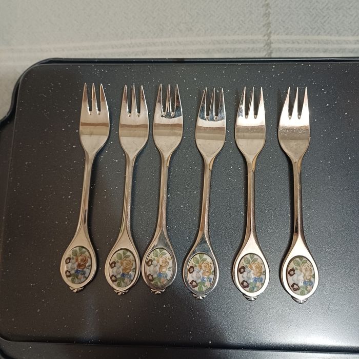 Vând lingurițe și furculițe