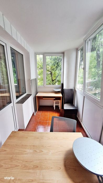 Centrul Civic, aproape de AFI, 3 camere mobilate, 160000 euro