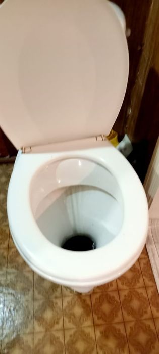Продам унитаз с бочком