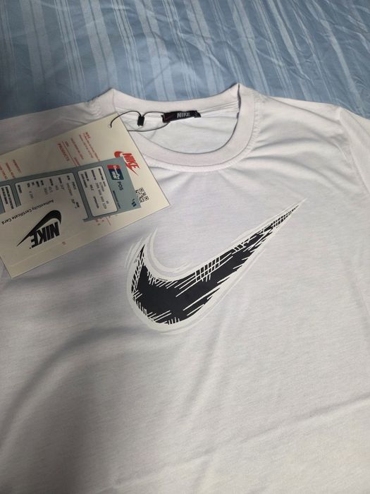 tricou nou nike cu eticheta