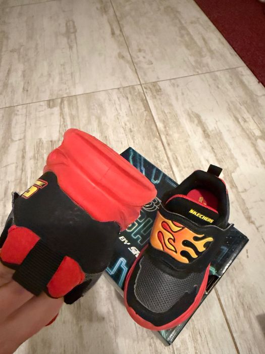 Adidasi skechers cu luminite