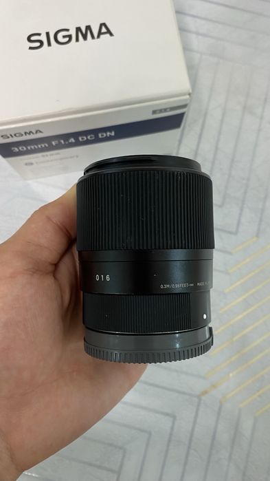 Обьектив sigma 30mm f1.4