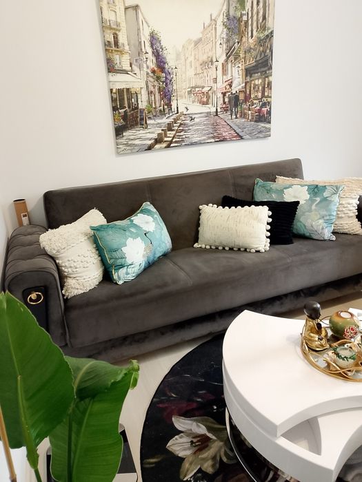 Продавам холов диван