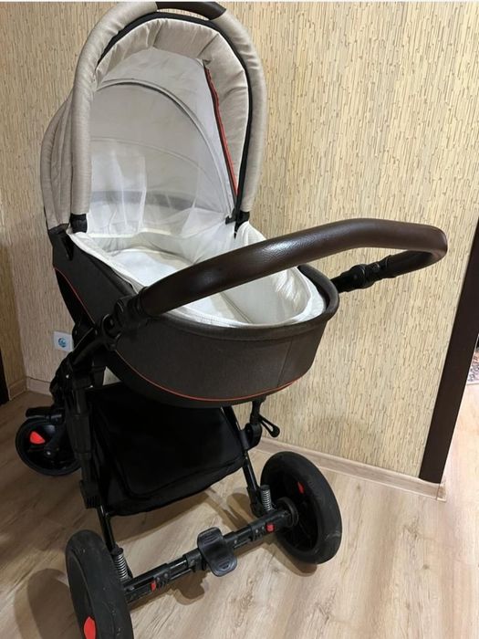 Продам коляску детскую даром