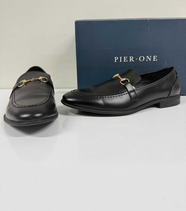 Pier One Slip ons Black