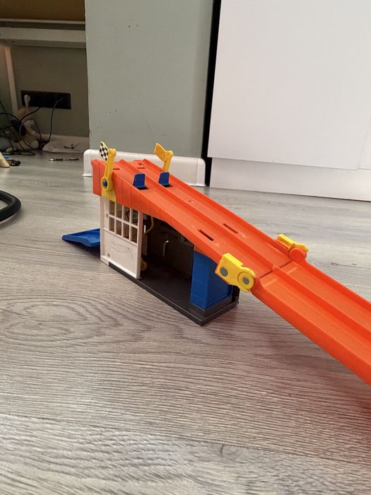 Hot Wheels гоночный трэк на 2 машинки
