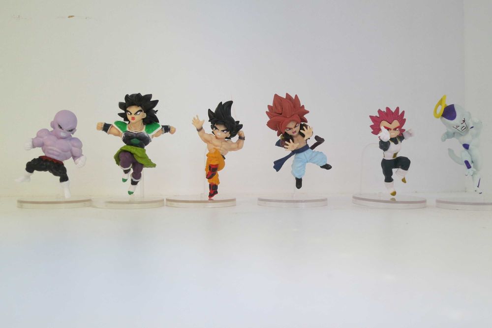 figurine dragon ball z cu piedestal