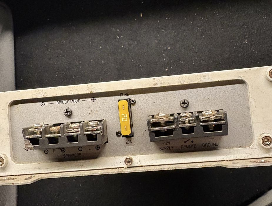 Усилвател blaupunkt gta 260