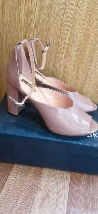 Продается босоножки летние