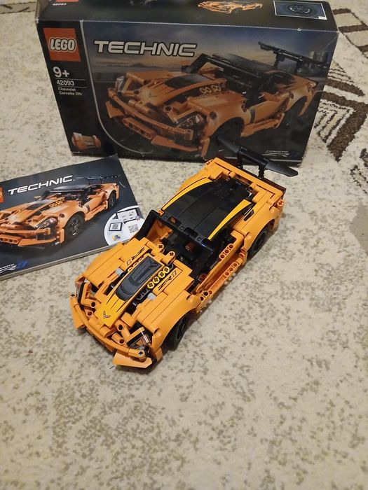 Vând lego technic chevrolett corvette