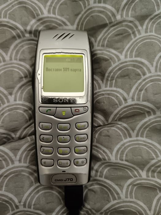 Продавам стари мобилни телефони