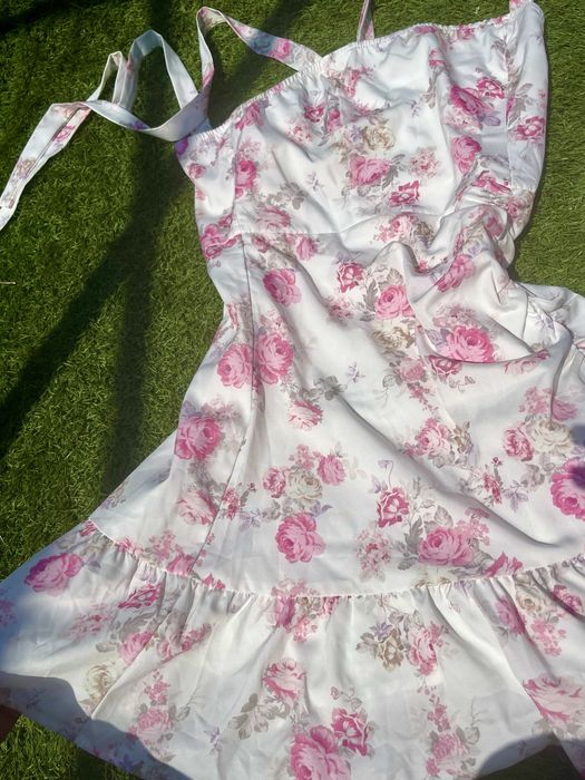 Rochie de vara alba cu imprimeu floral coquette