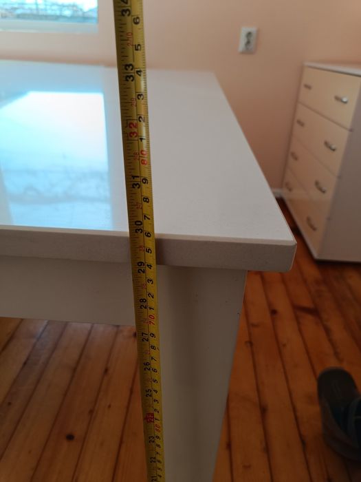 Трапезна маса от технически камък