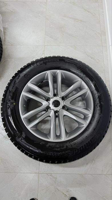 Зимние шины с дисками 275/60/20