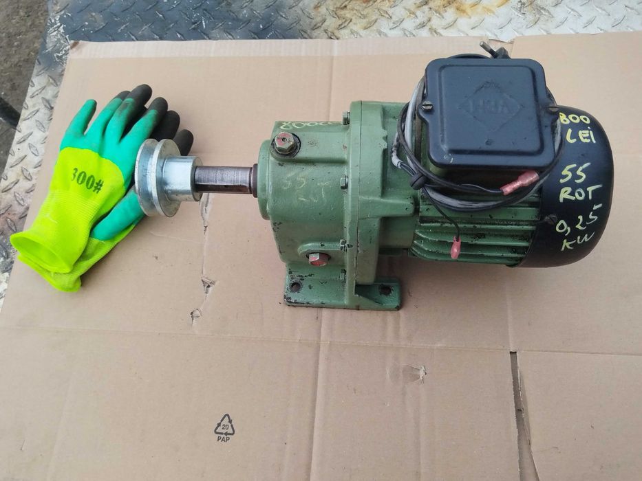Reductor original cu motor 55 rotații pe minut