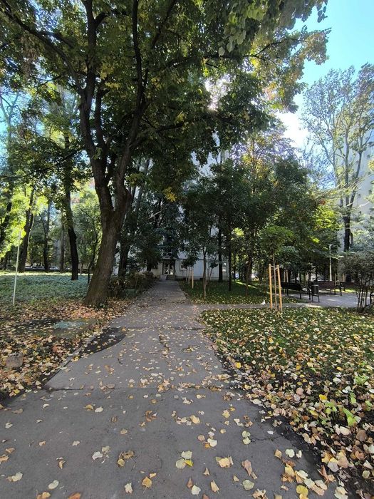 Proprietar, vând ap 2 camere, s2, Bd Basarabia, decomandat, 5 min metrou Costin Georgian, etaj 8/9, mobilat si utilat, pret 109.000 negociabil.