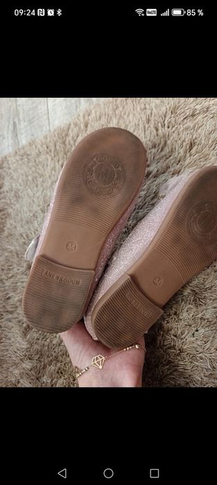 Pantofii roz pentru fetițe