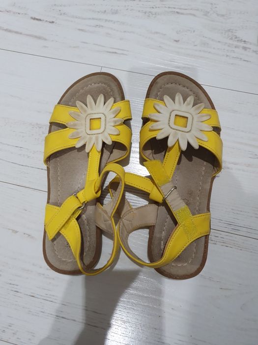 Продам детскую обувь