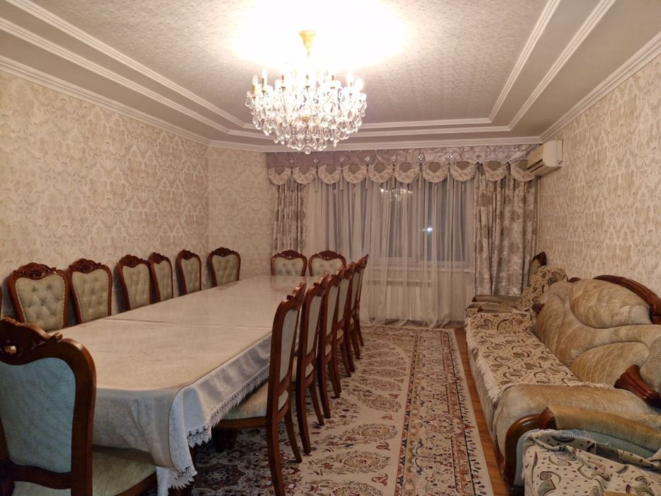 Стол 26  стульев и две стенки в наборе