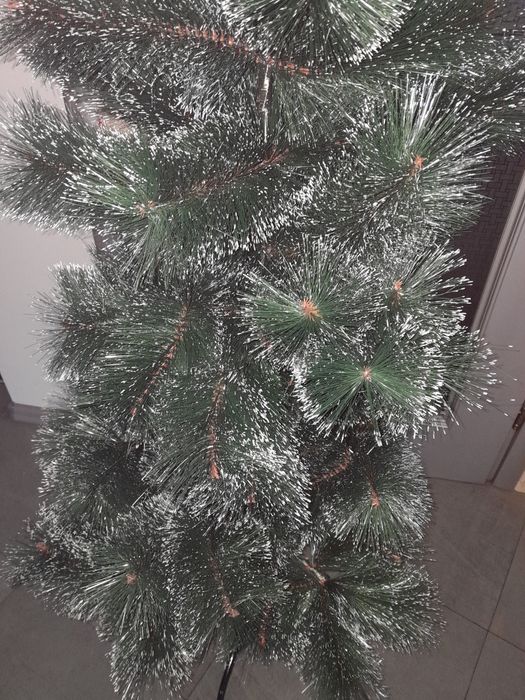 Красива гъста изкуствена елха , висока 150 см