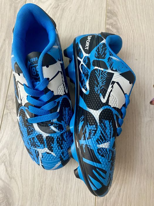 Crampoane/ incaltaminte fotbal marimea 33 noi