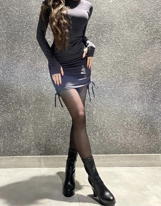 серое облегающее платье