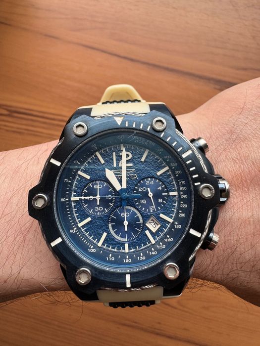 Invicta Bolt Chronograph 18087 – 52 мм, гумена каишка