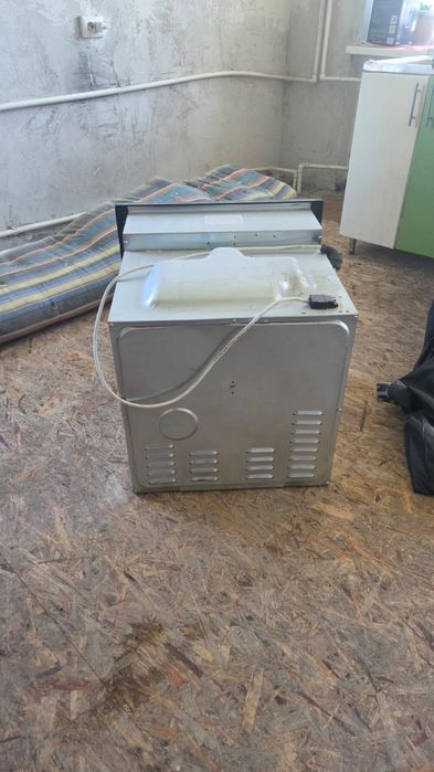 Продам встраемую духовку