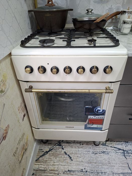 Продаю газ плиту