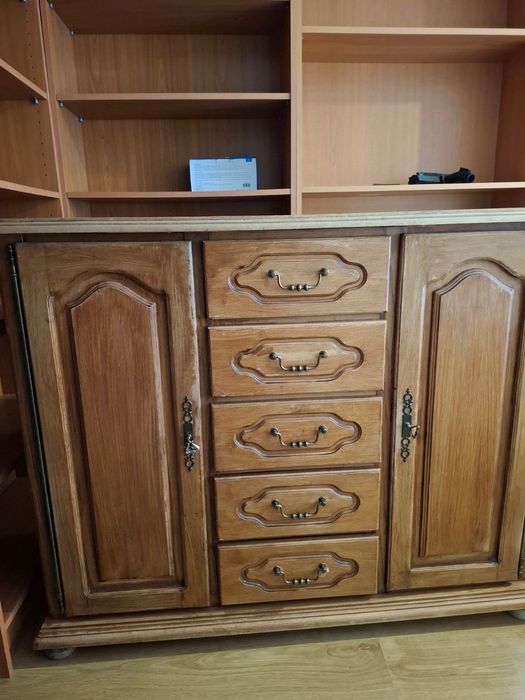 Старинна дървена мебел