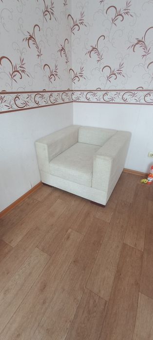 Продам диван с креслом