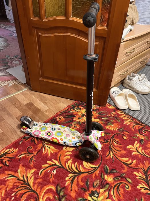 Продам самокат для девочки