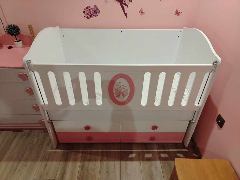 Люлееща се бебешка кошара от МДФ материал