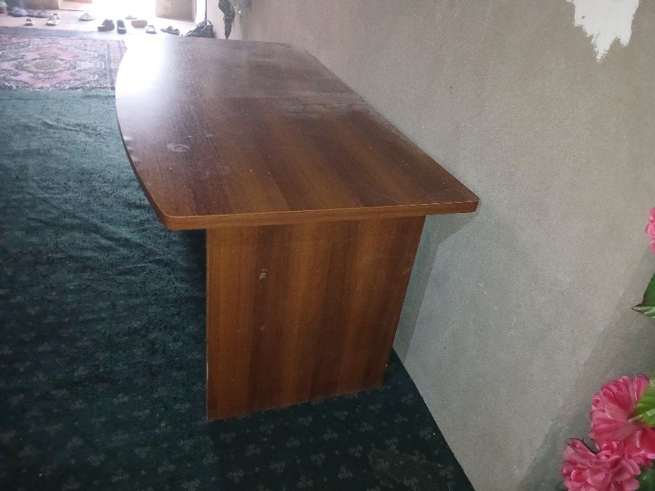 Mebilni stol kabenit stolni kamyutr uchun ikkita