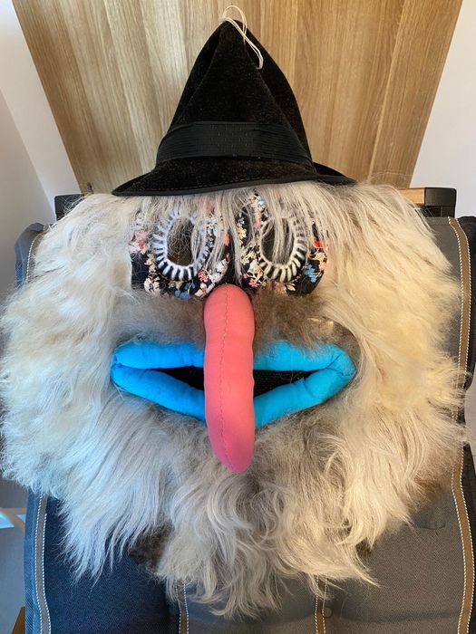 Masca traditionala lucrata manual