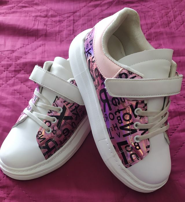 Детски изключително запазени кецове