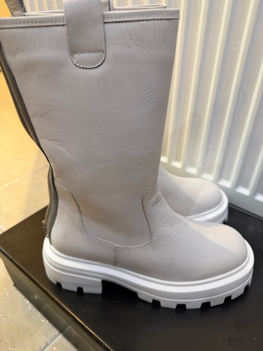 Чисто нови боти естествена кожа