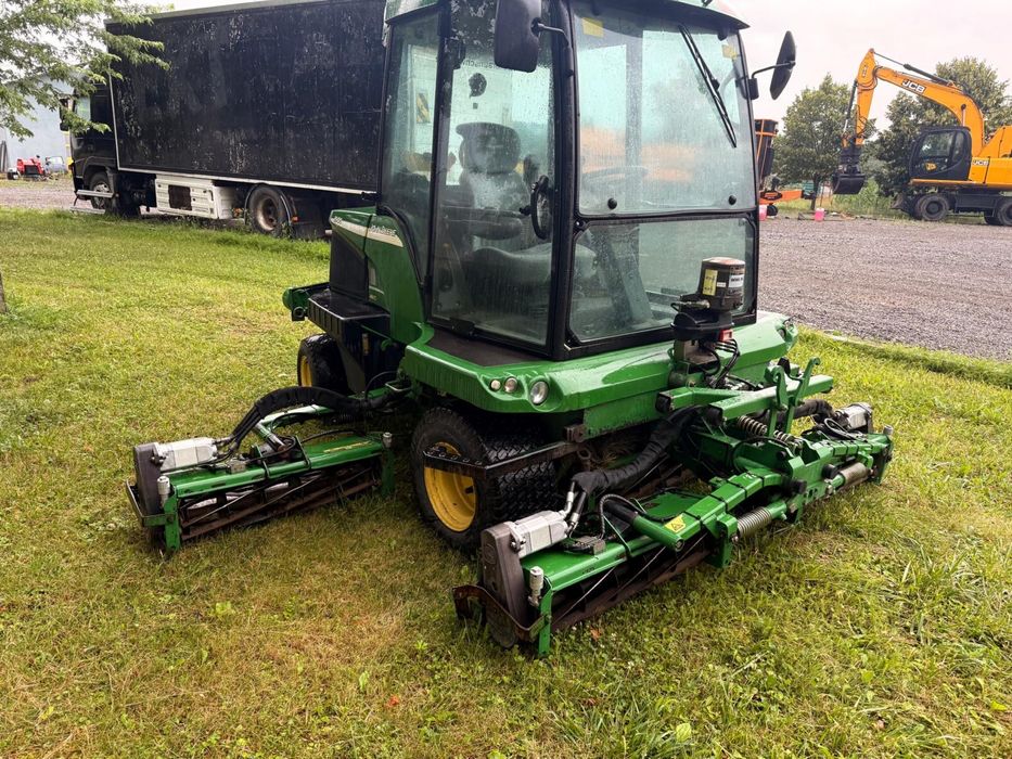 John Deere 1905 PrecisionCut 4WD– mașină profesională pentru tuns gazon – cabină închisă aer conditionat