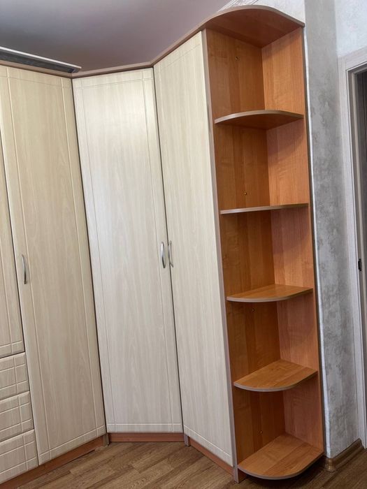 Продам шкаф с компьютерным столом