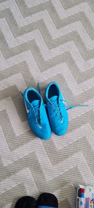 Adidasi nike fotbal mărimea 42