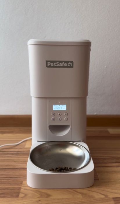 Hranitor automat animale