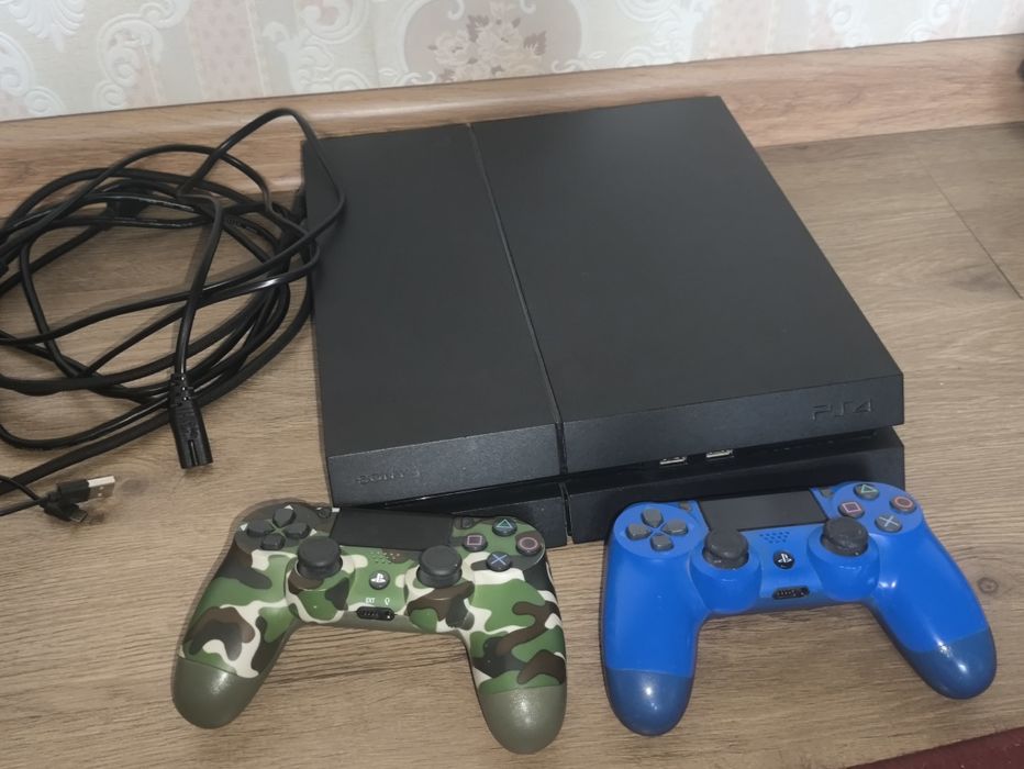 PlayStation 4 Fat 1TB + 51 Игр + 2 оригинальных DualShock 4