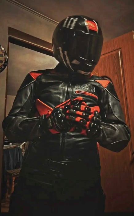 Vând jachetă moto nefolosită